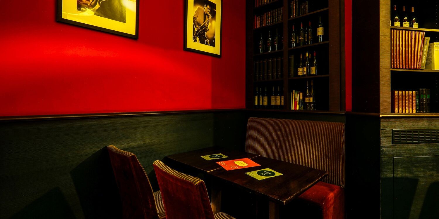 Attitude Bar réserver