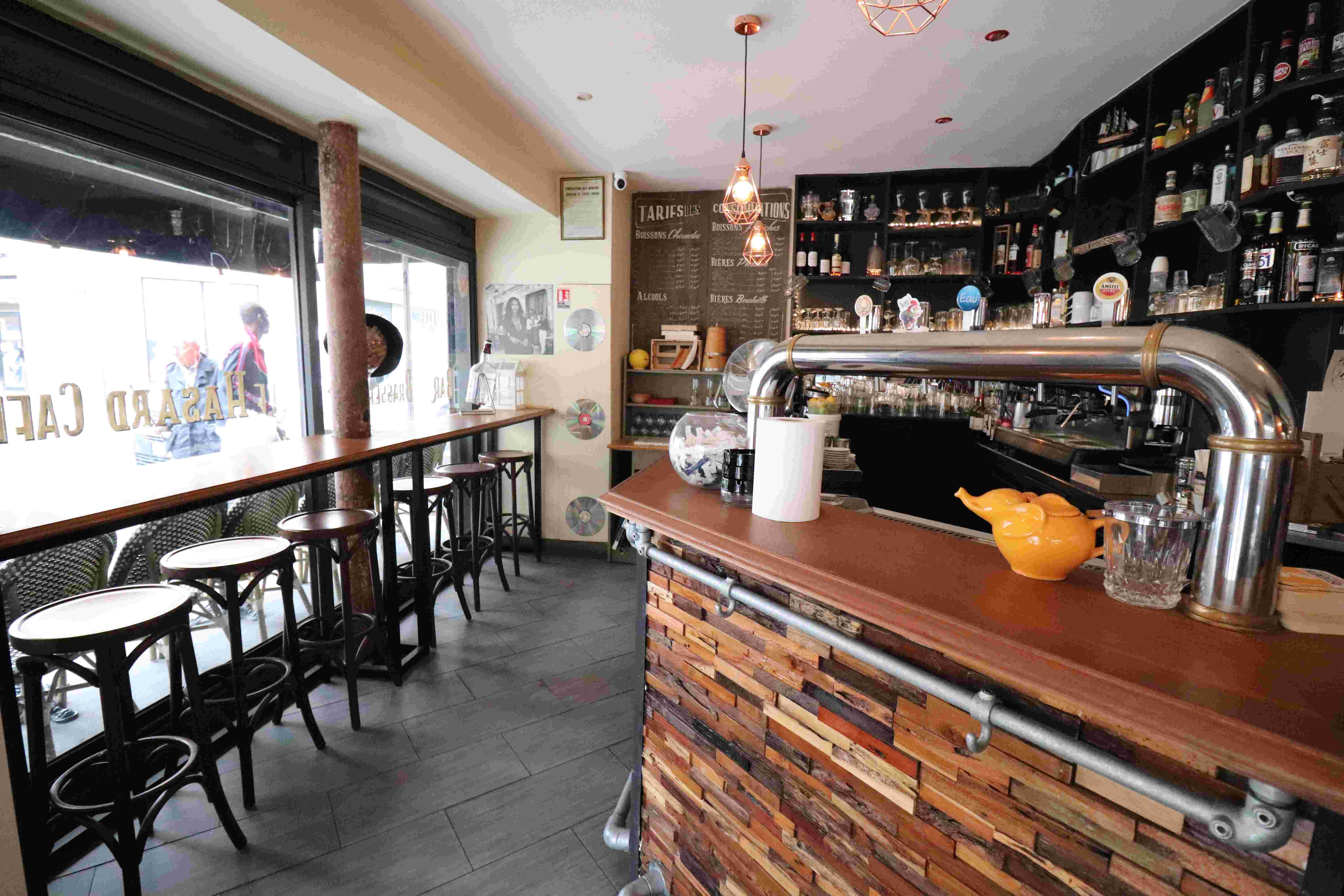 Le Hasard Café réserver