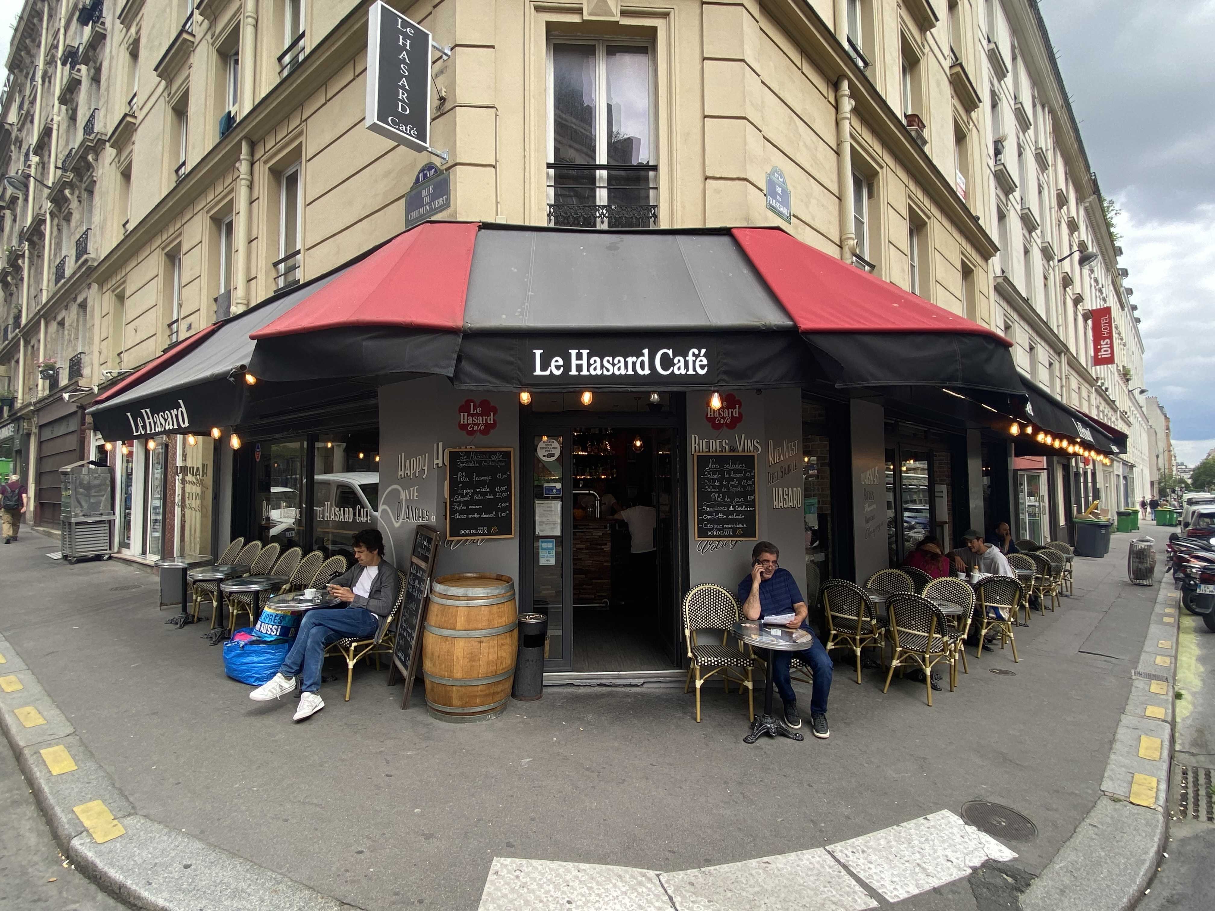 Le Hasard Café réserver