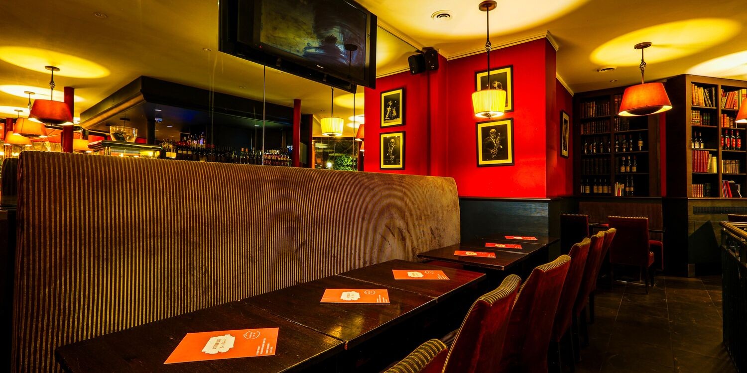 Attitude Bar réserver