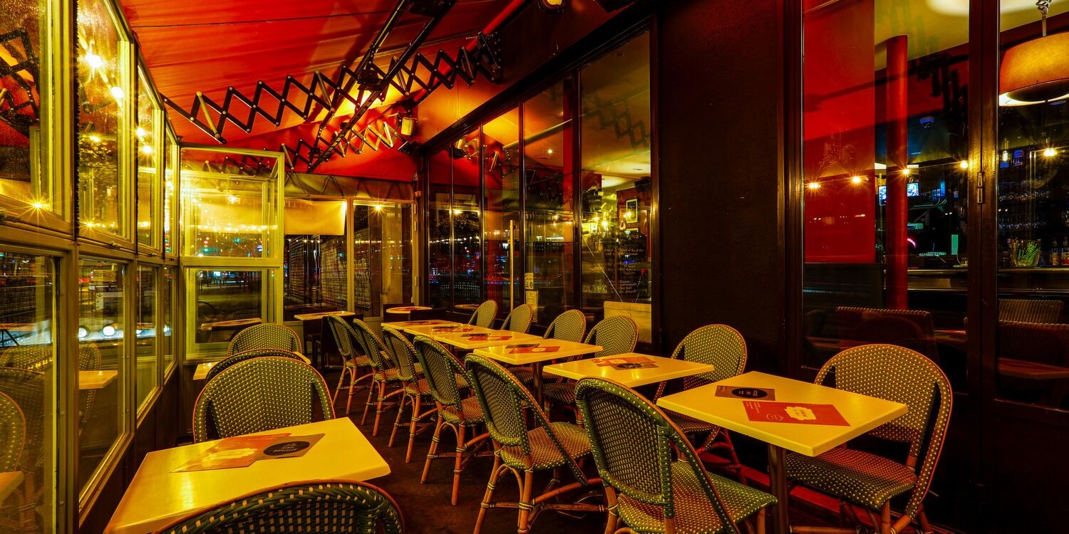 Attitude Bar réserver