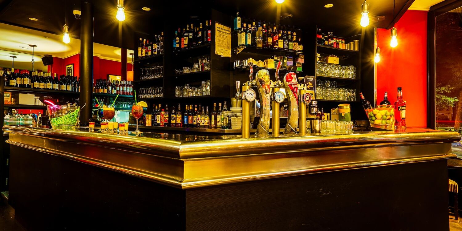 Attitude Bar réserver