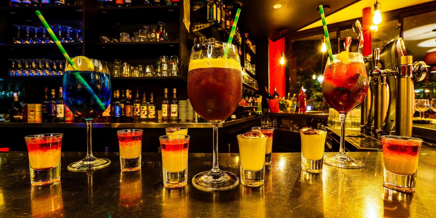 Attitude Bar réserver