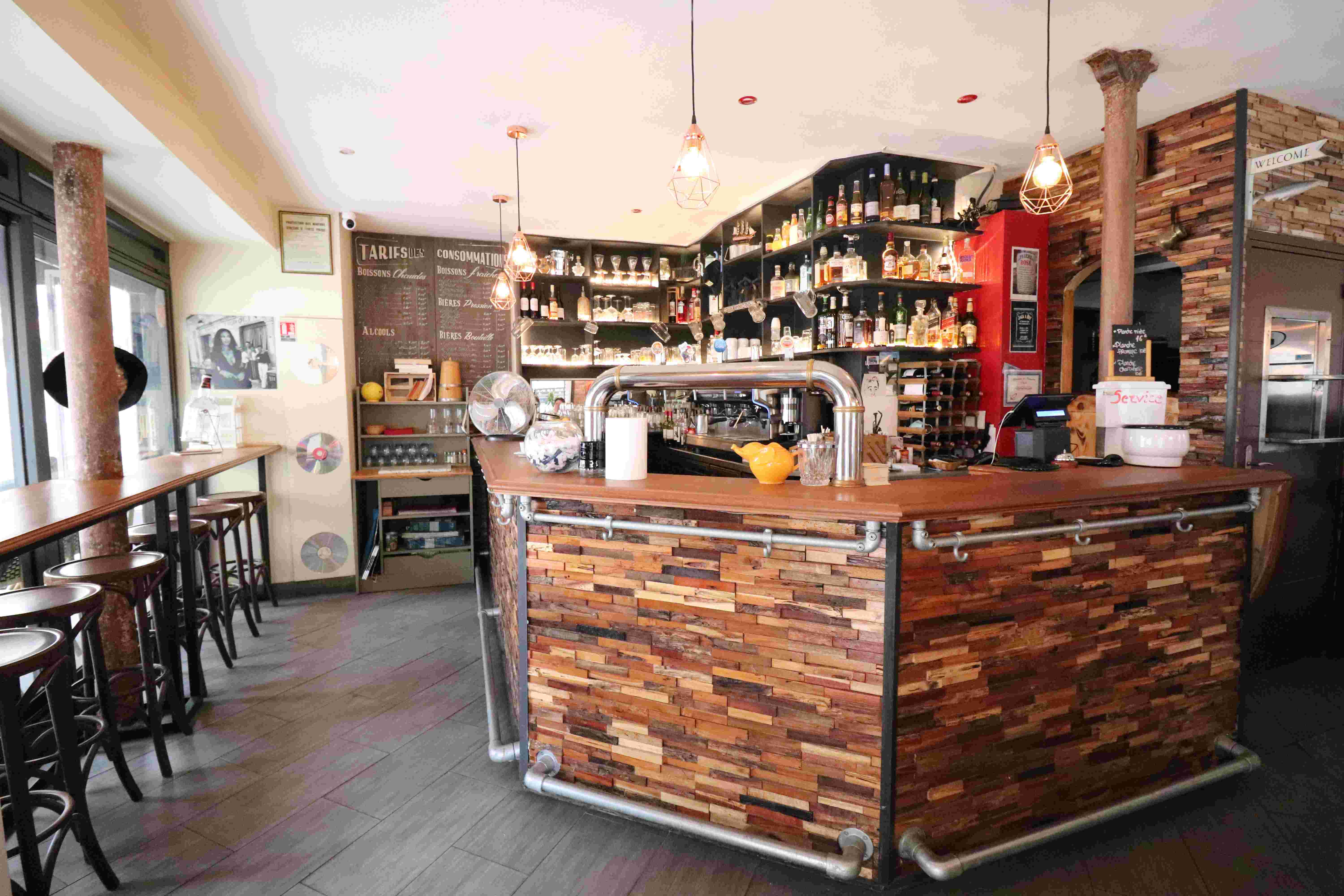 Le Hasard Café réserver