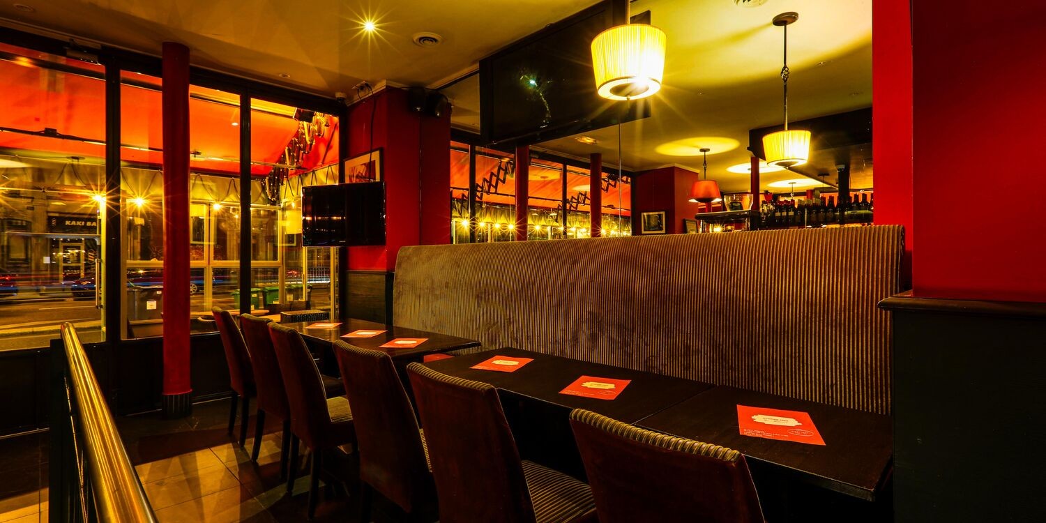 Attitude Bar réserver