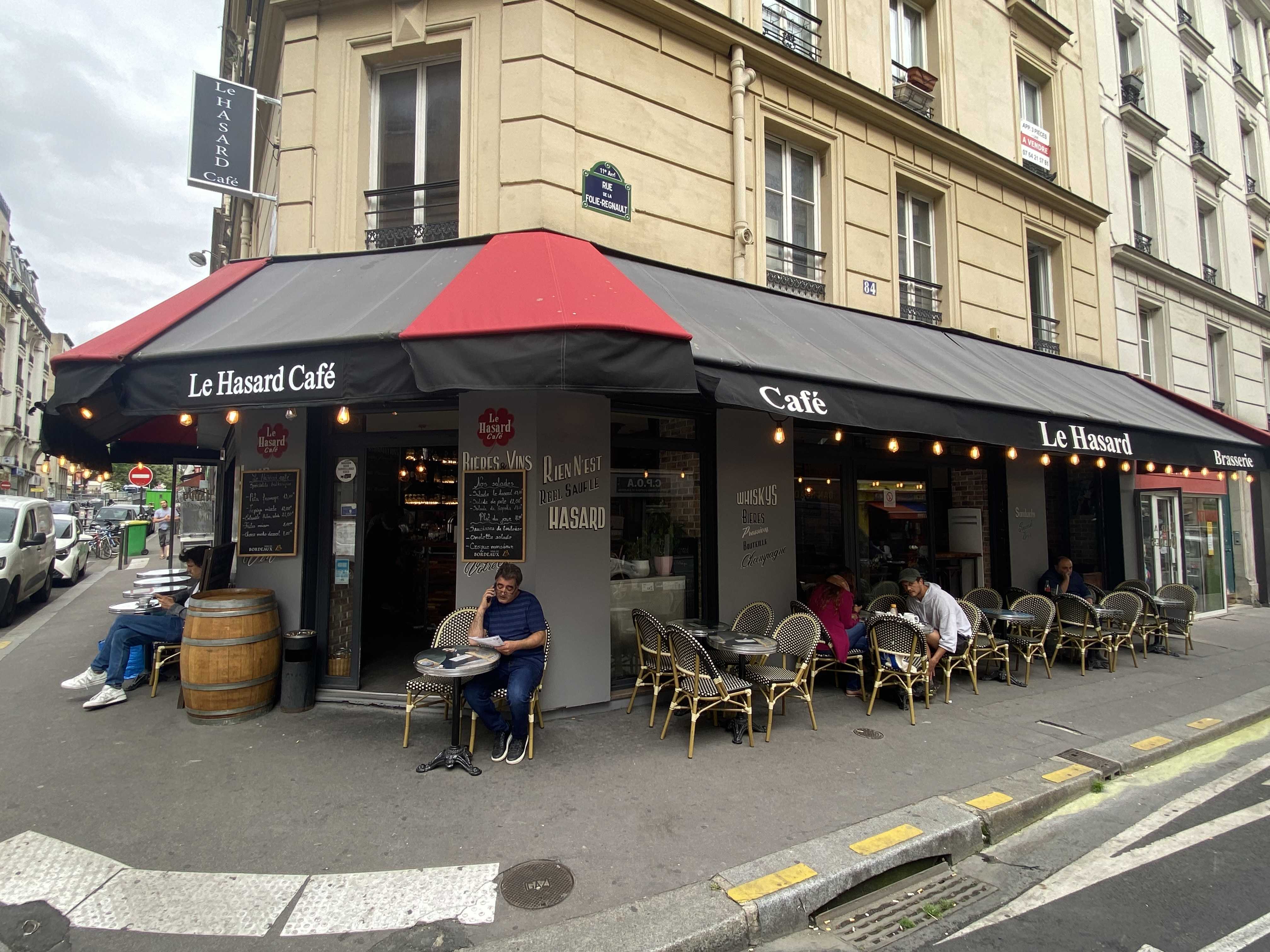 Le Hasard Café réserver