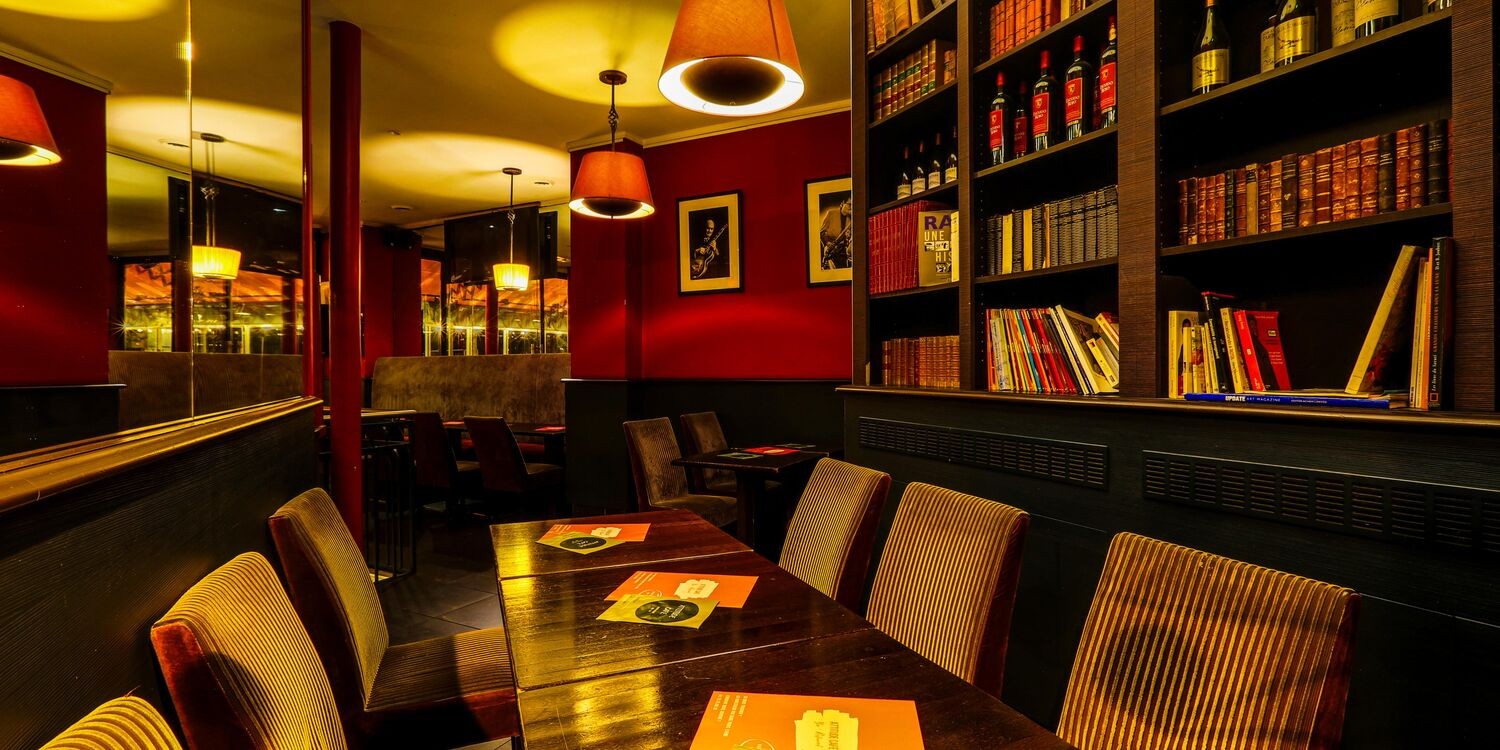 Attitude Bar réserver